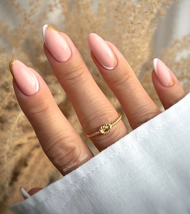 Minimal nude nails with white lines.