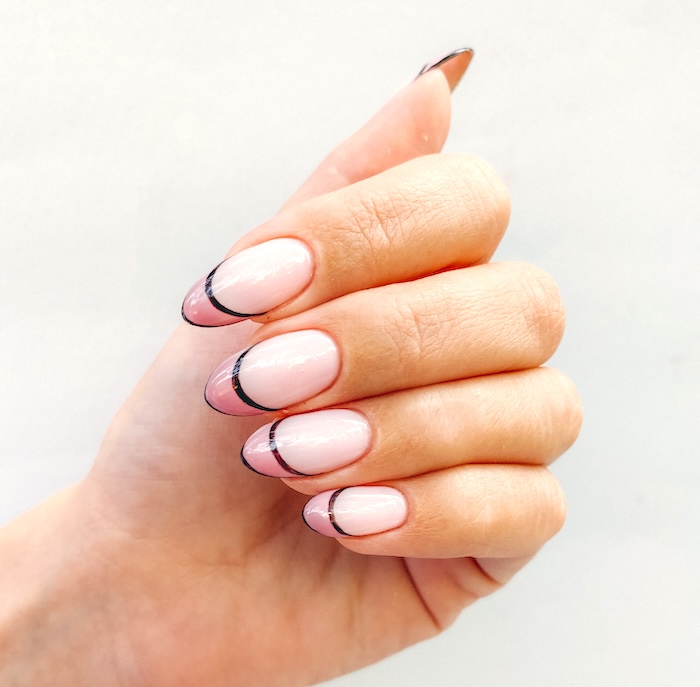 French tip outline nude minimalist nails.