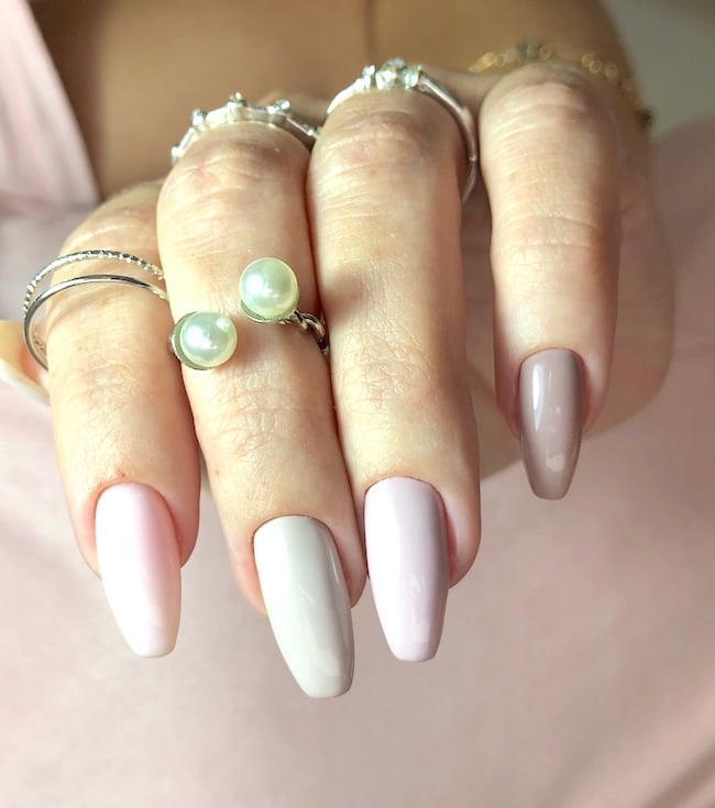 Neutral pink minimal nails.