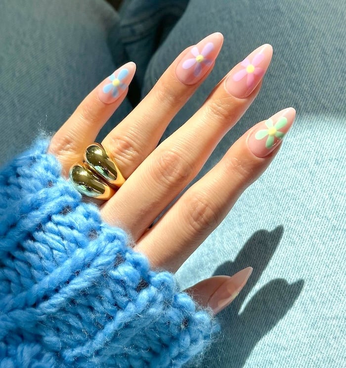 Spring flower nails for May.