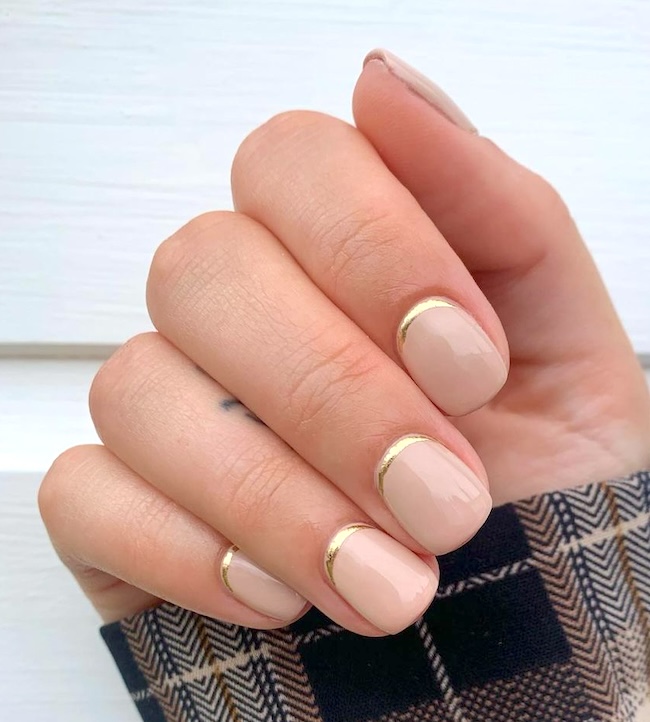 Short gold nude nails.