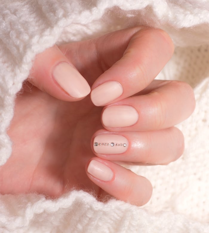 Nude rhinestone short nails.