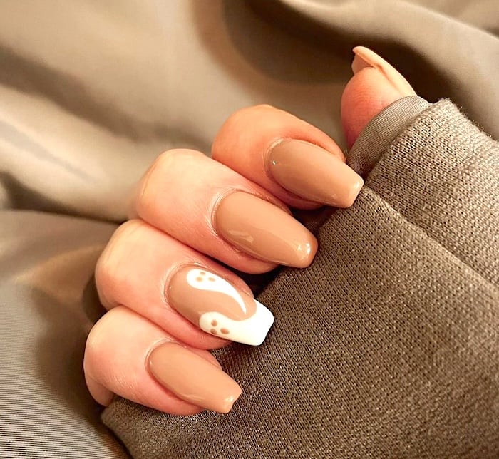 Minimalist ghost nails.