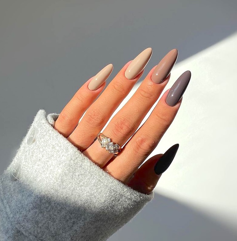 Fall minimalist nails.