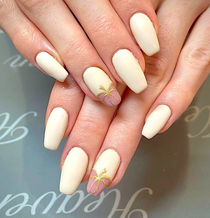 Minimalist beige pumpkin nails.