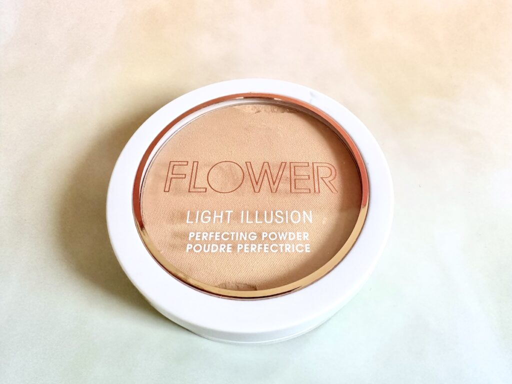 Flower Beauty Light Illusion Perfecting Powder in the shade Beige.