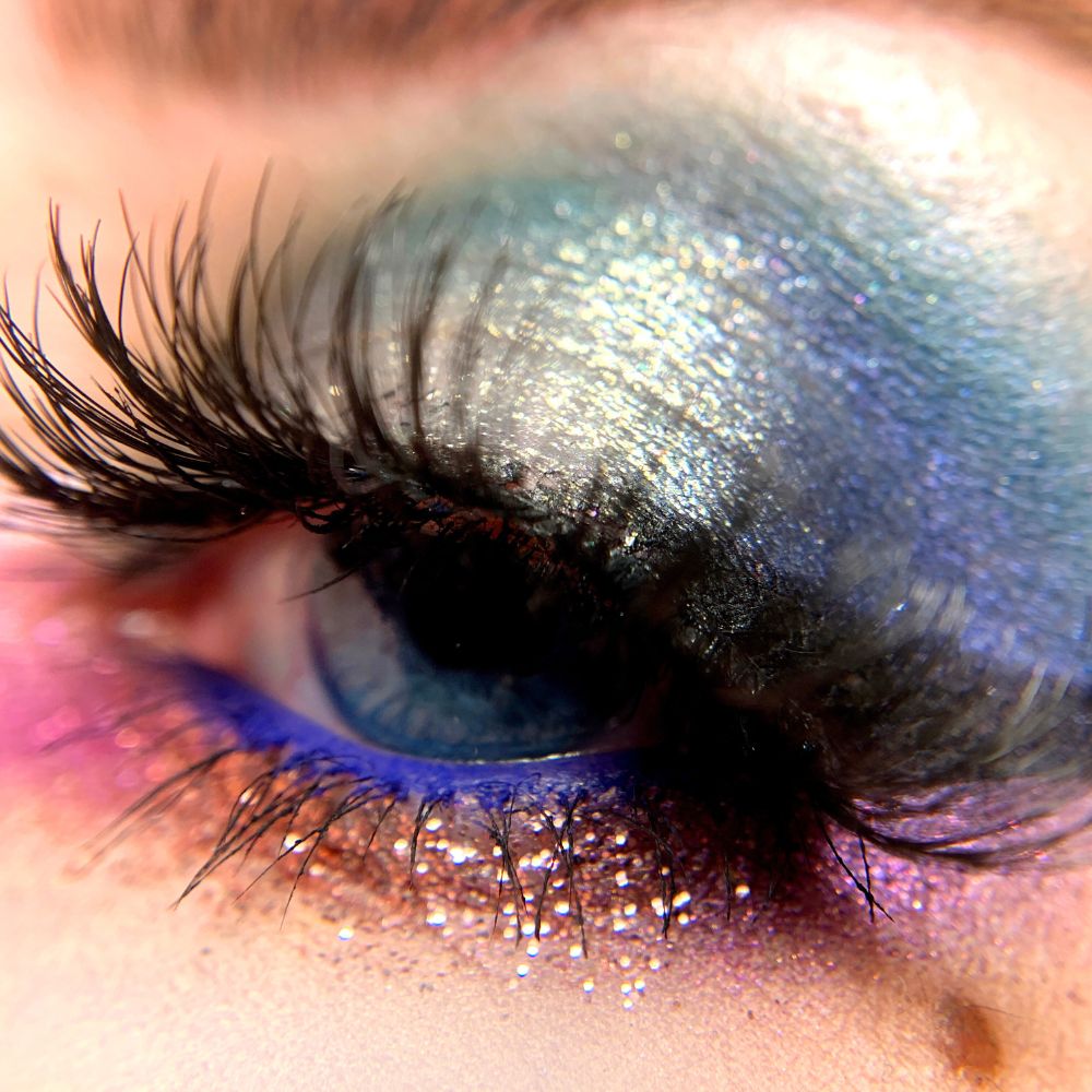 Blue, pink, and bronze glitter eyeshadow look.