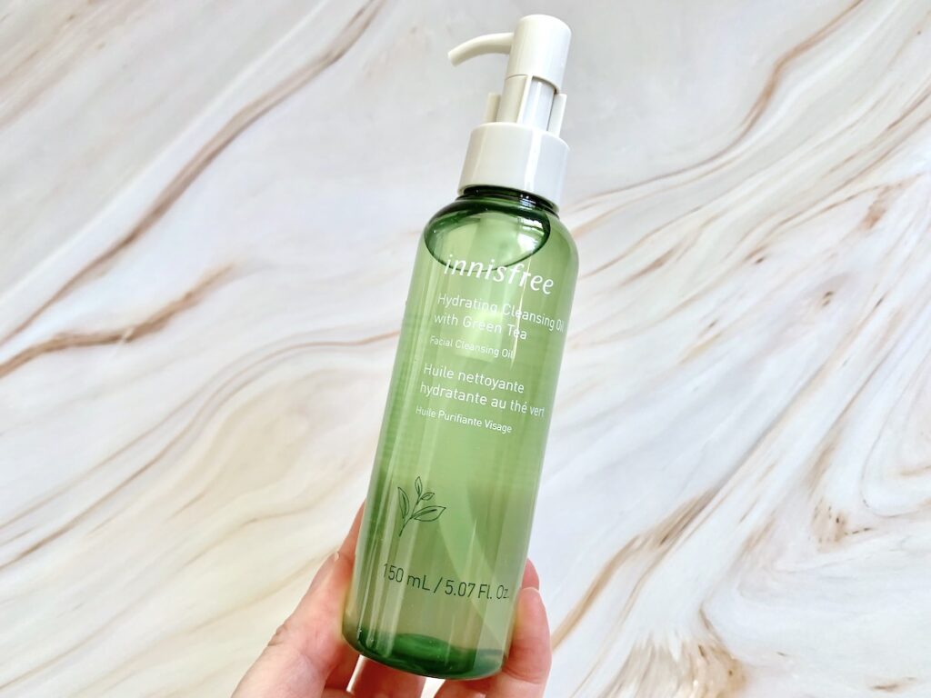 innisfree Green Tea Hydrating Cleansing Oil handheld.