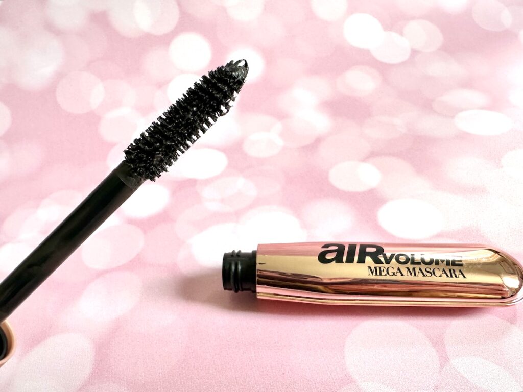 L’Oréal Air Volume Mega Mascara in the shade Black Brown, open tube with mascara wand.