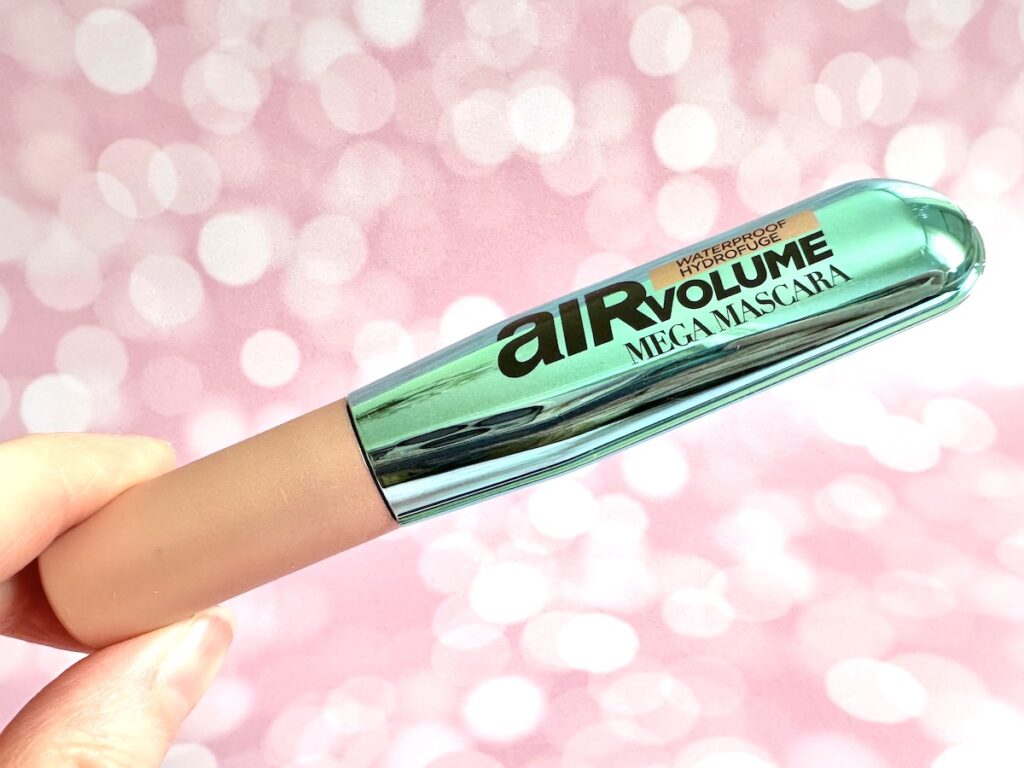 L’Oréal Air Volume Mega Waterproof Mascara in the shade Black, handheld.