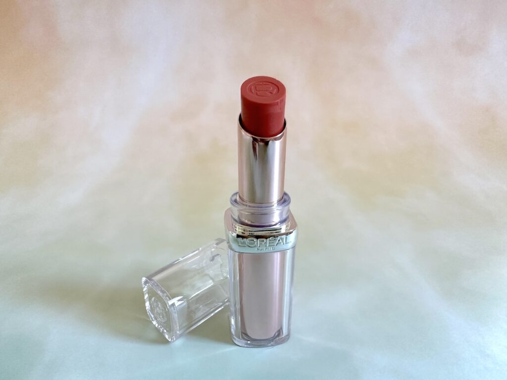 L'Oreal Paris Glow Paradise Balm-in-Lipstick in the shade Rose Mirage.