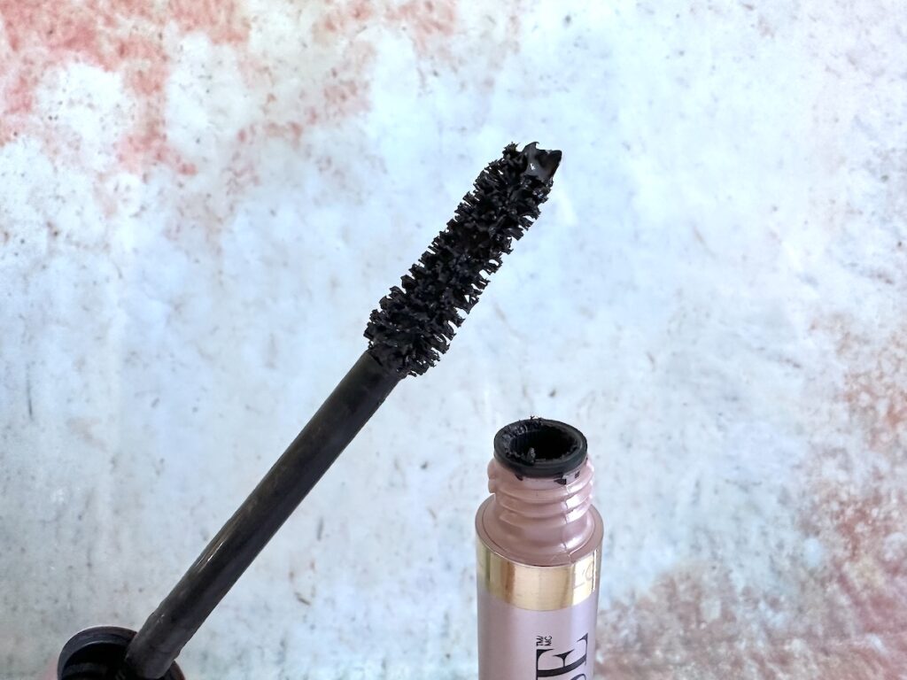 L’Oreal Voluminous Lash Paradise Mascara brush and open tube.