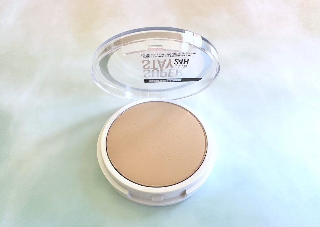 Maybelline Super Stay Up to 24HR Hybrid Powder Foundation, open compact, shade 120.