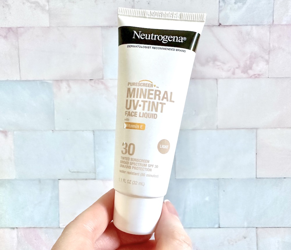 Neutrogena Purescreen+ Mineral UV-Tint Face Liquid Sunscreen SPF 30, handheld.