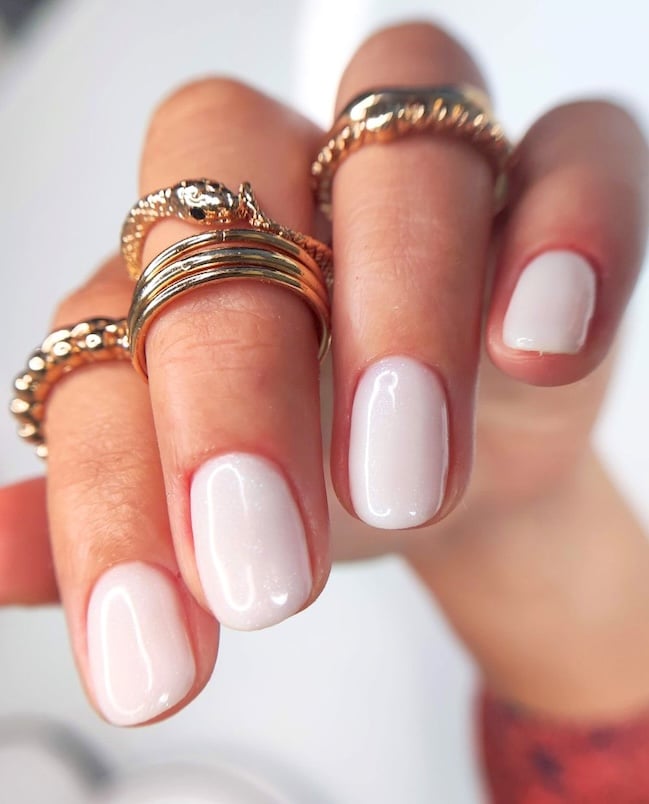 Old money nails: milky white glossy nails.