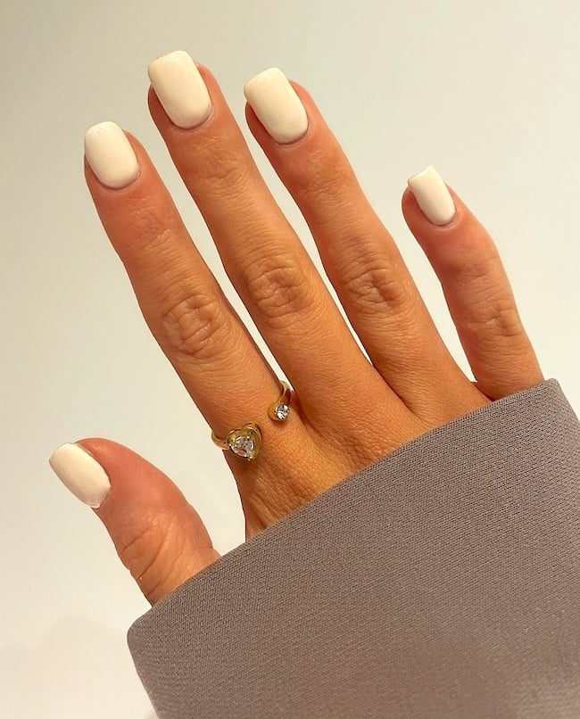 Short coconut nails.