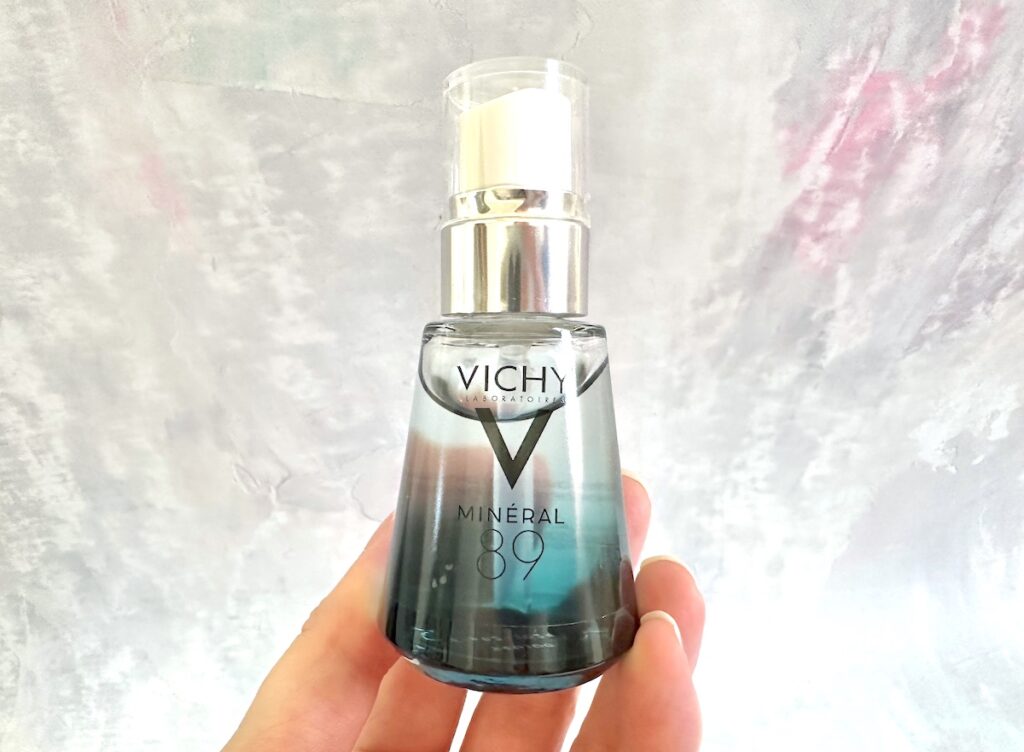 Vichy Minéral 89 Hyaluronic Acid Serum, handheld.