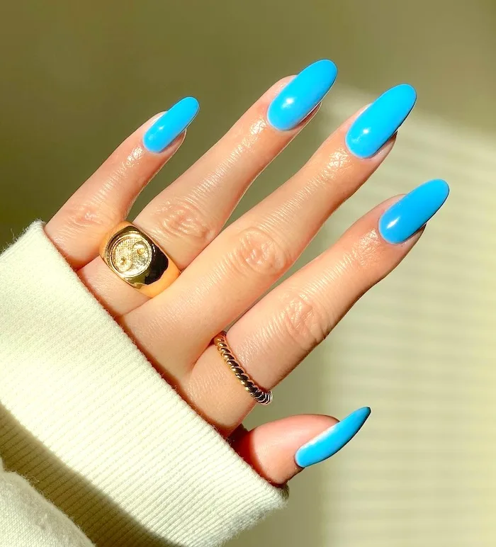 Bright blue summer nails.