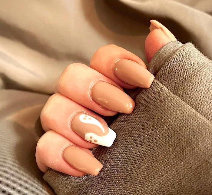 Minimalist ghost nails.