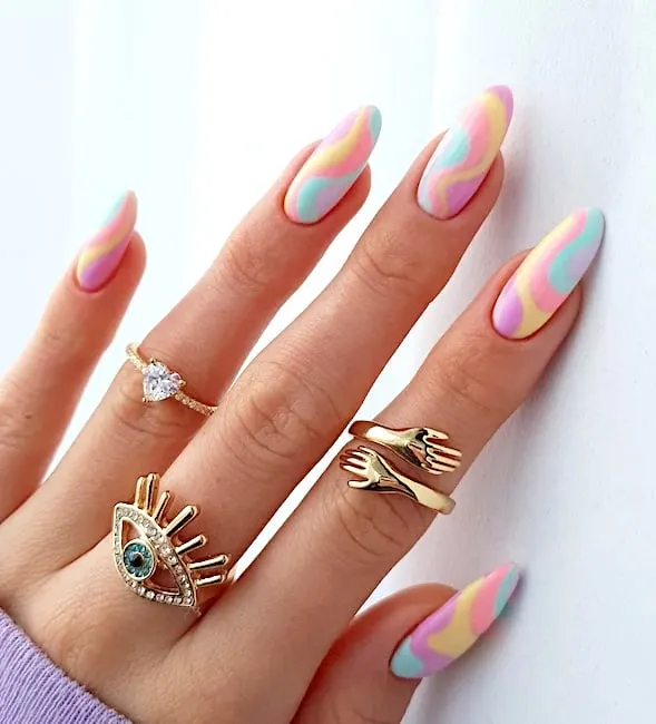 Pastel swirl almond nails.