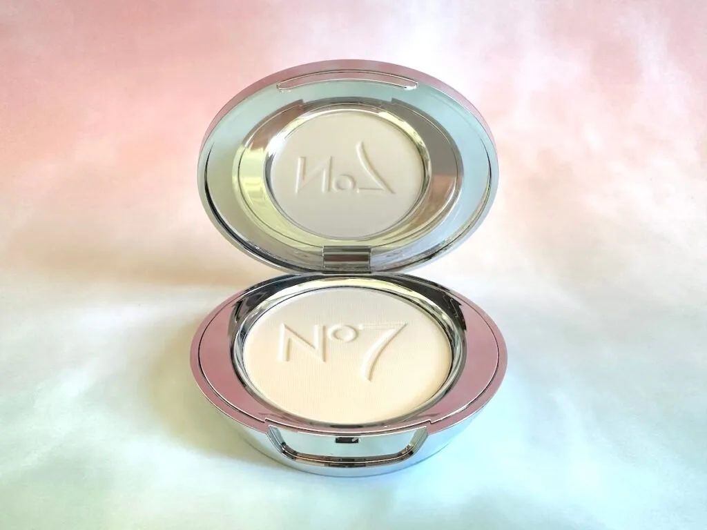 No7 Lift and Luminate Triple Action Finishing Powder in the shade Light.