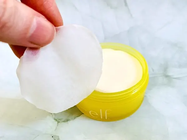 e.l.f. SuperBrighten Peel Pads - Open Jar with Single Peel Pad