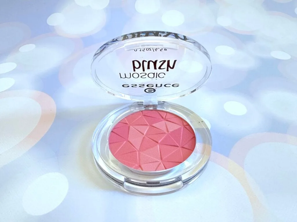 Essence Mosaic Blush in the shade The Berry Connection.