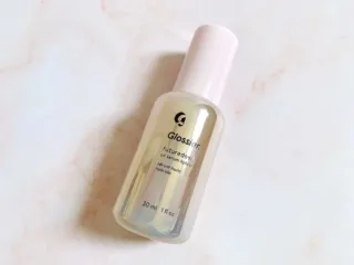 Glossier Futuredew Oil Serum Hybrid Flatlay on pink background