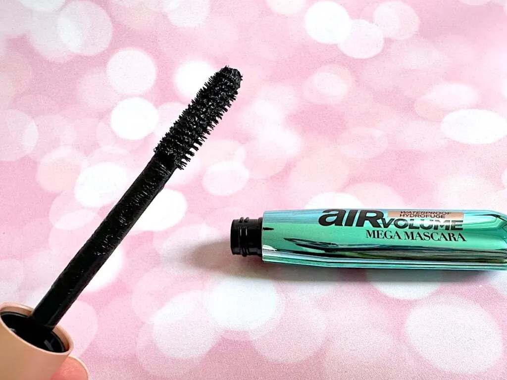 L’Oréal Air Volume Mega Waterproof Mascara in the shade Black, open tube with mascara wand.