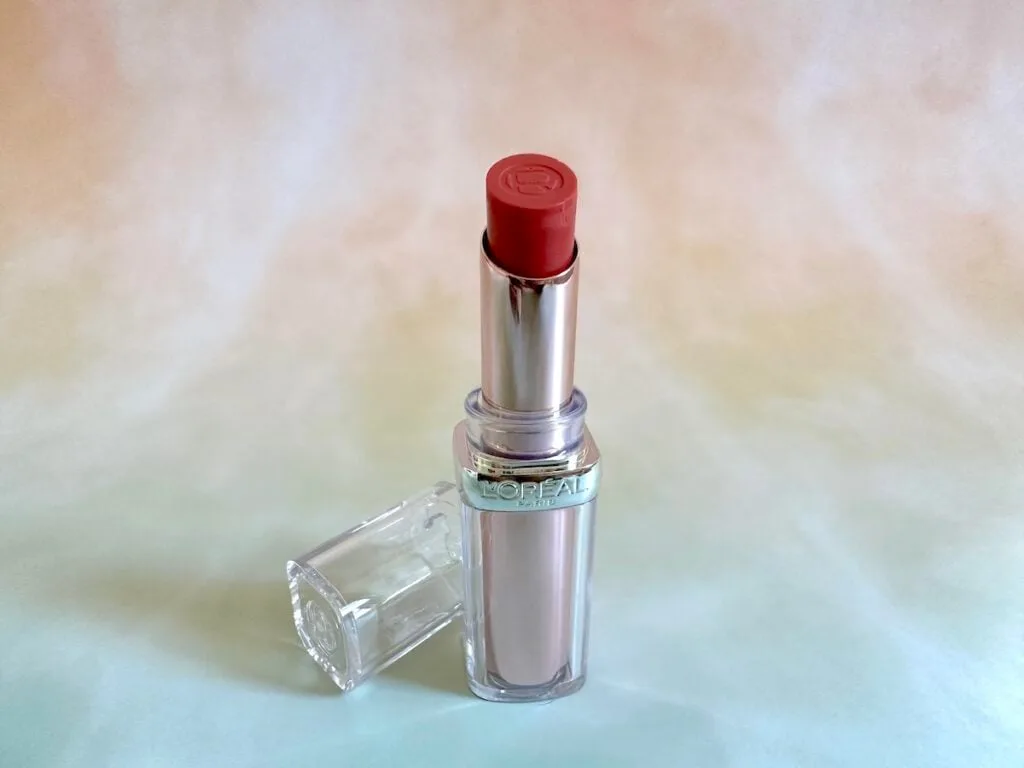 L'Oreal Paris Glow Paradise Balm-in-Lipstick in the shade Rose Mirage.