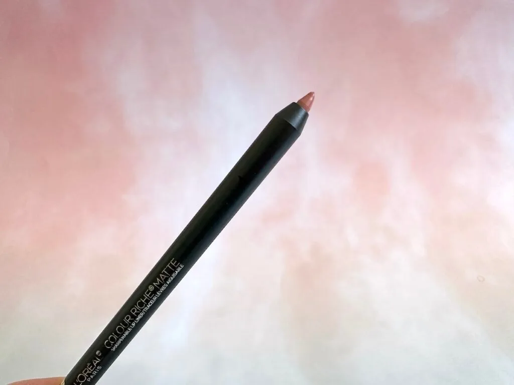 L'Oreal Paris Colour Riche Matte Lip Liner in the shade Matte-Stermind with cap removed.