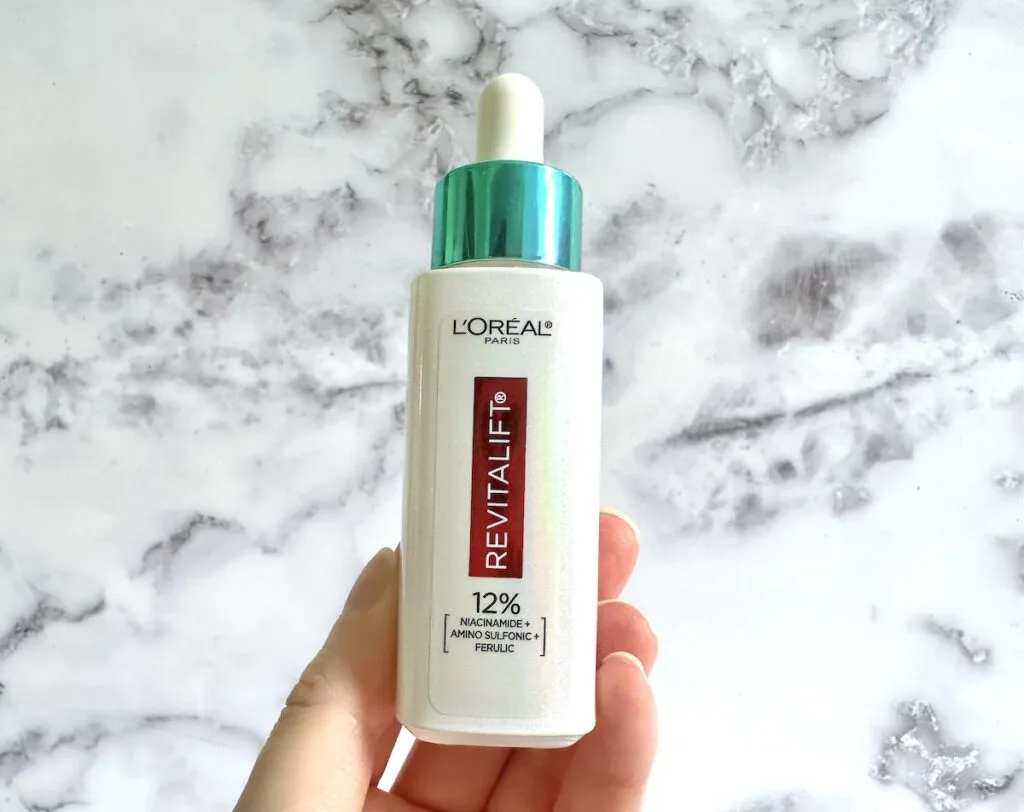 L'Oreal 12% [Niacinamide Amino Sulfonic and Ferulic Acid Dark] Spot Serum, handheld.