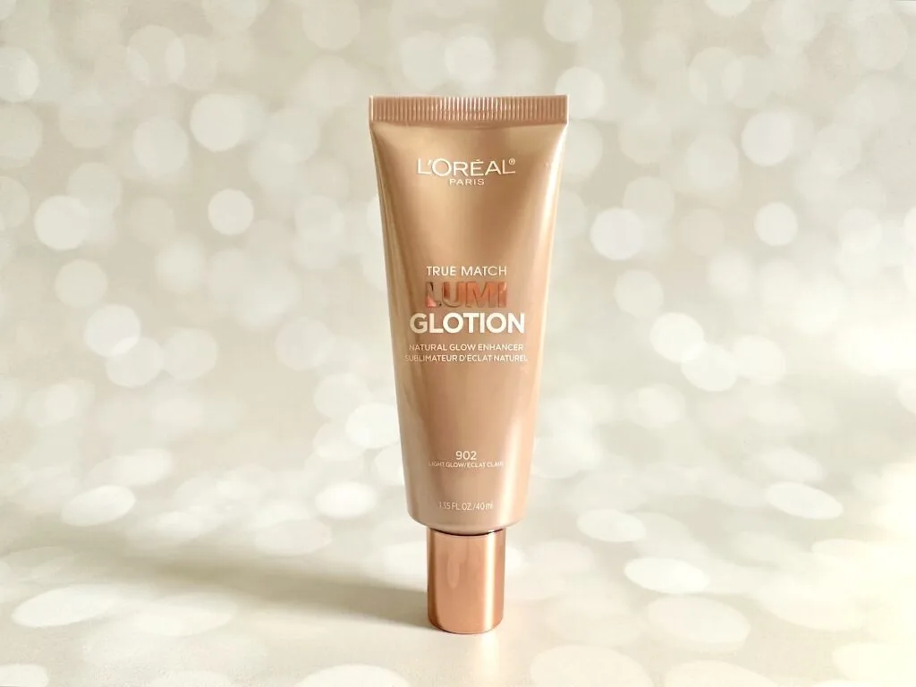 L'Oréal True Match Lumi Glotion Natural Glow Enhancer in the shade Light.