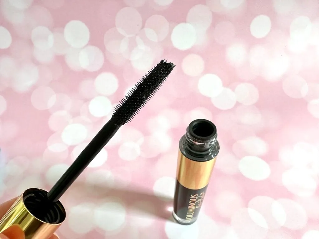 L’Oréal Paris Voluminous Noir Balm Washable Mascara in the shade Black, open tube with mascara wand.