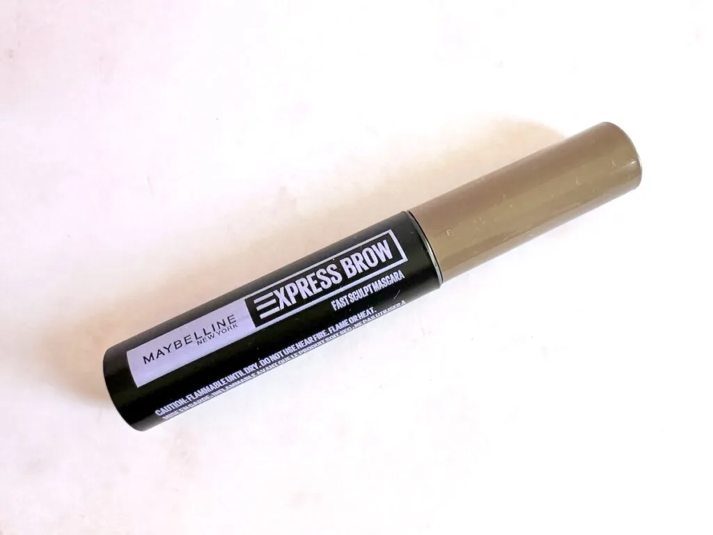 Maybelline Express Brow Fast Sculpt Mascara in the shade Soft Brown, flatlay.