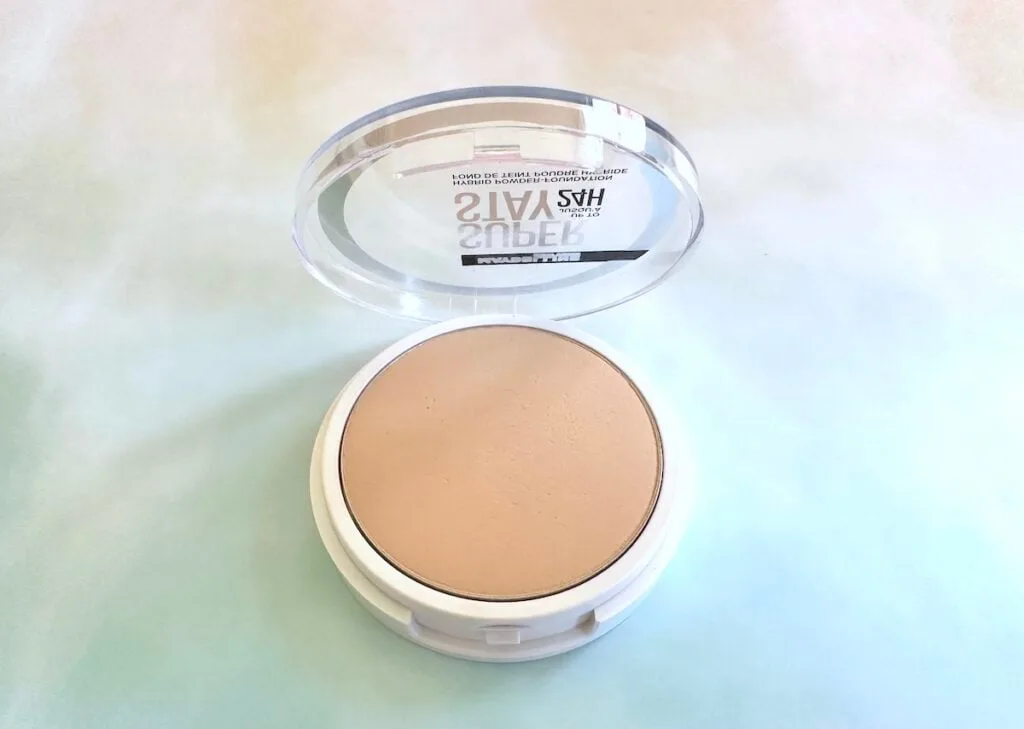 Maybelline Super Stay Up to 24HR Hybrid Powder Foundation, open compact, shade 120.