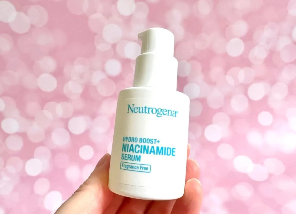 Neutrogena Hydro Boost + Niacinamide Serum, handheld.