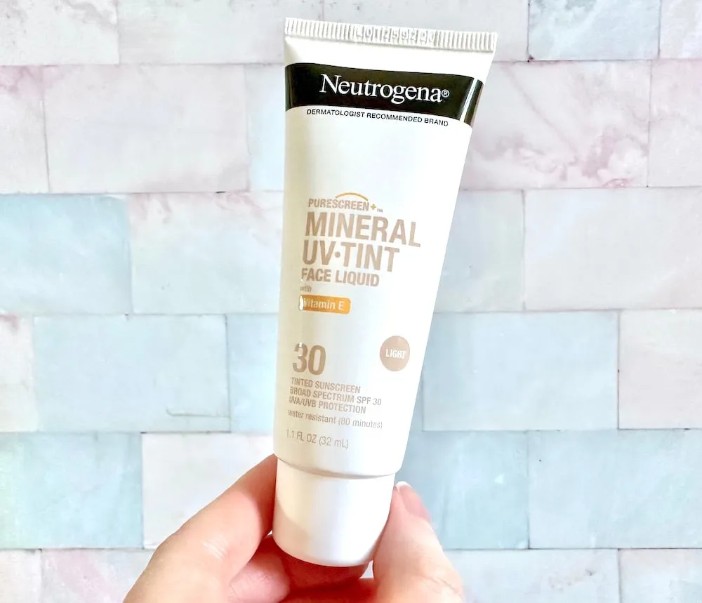 Neutrogena Purescreen+ Mineral UV-Tint Face Liquid Sunscreen SPF 30, handheld.