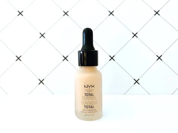 NYX Total Control Pro Drop Foundation