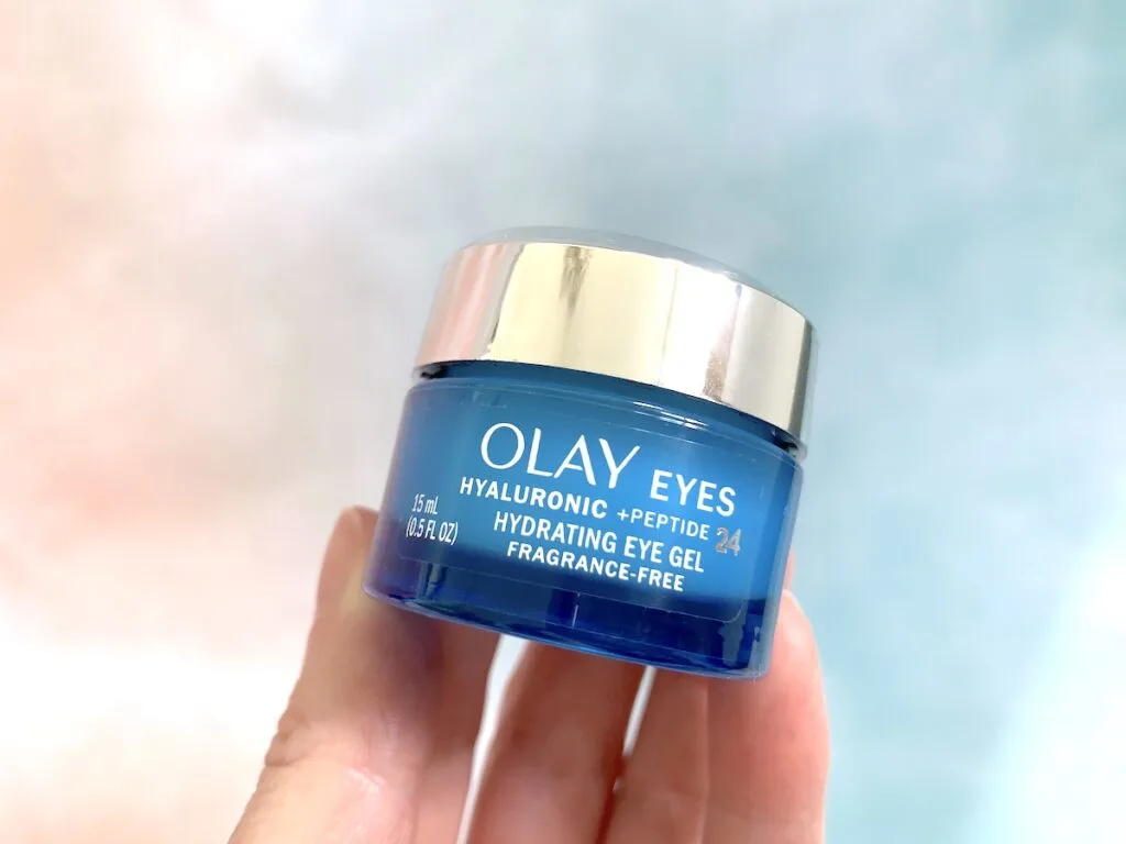 Olay Hyaluronic + Peptide 24 Hydrating Eye Gel handheld.