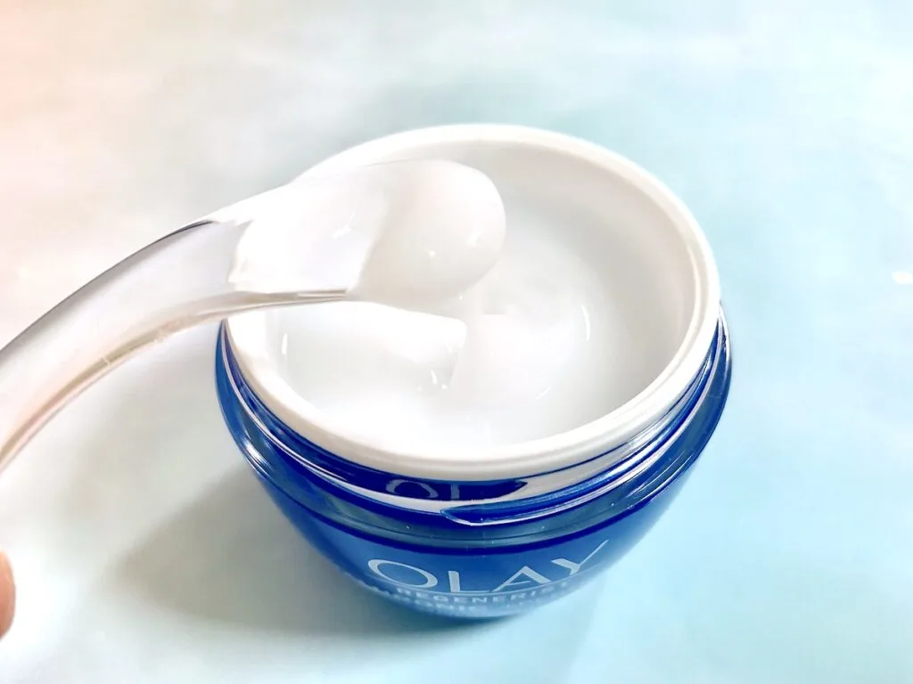 Olay Hyaluronic + Peptide 24 Hydrating Gel Moisturizer open and sampled with clear cosmetic spatula.