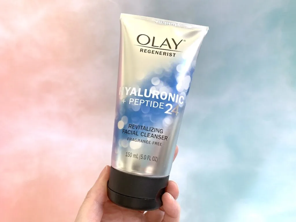 Olay Hyaluronic + Peptide 24 Cleanser handheld.