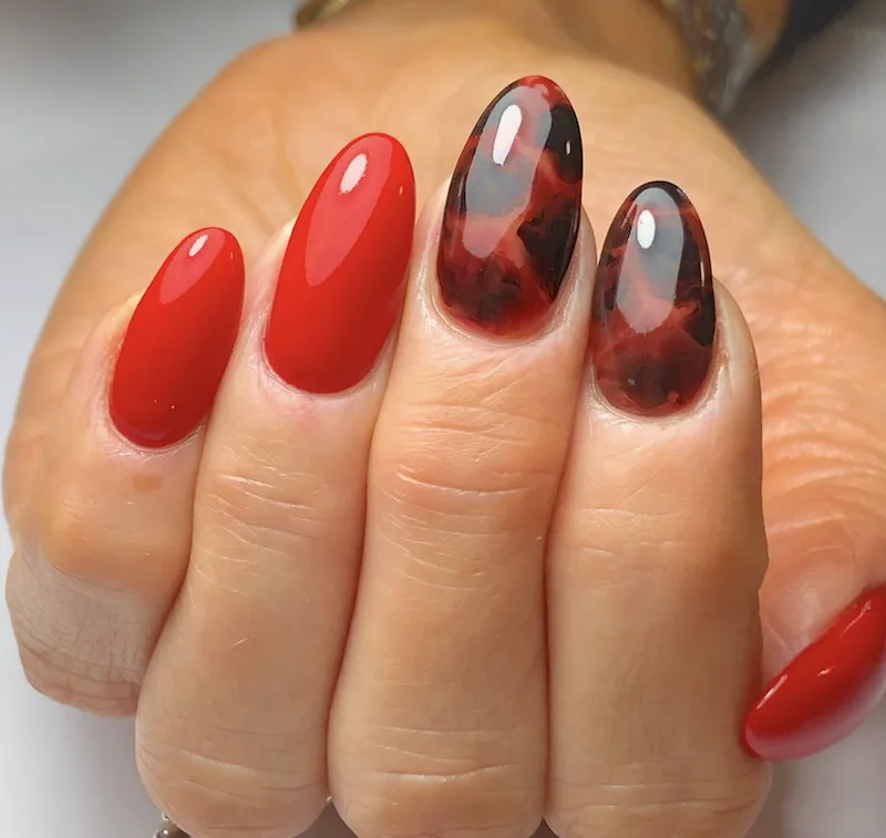 Red tortoiseshell nails for winter.