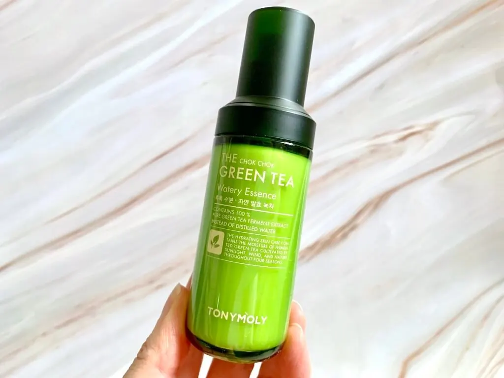 Tonymoly The Chok Chok Green Tea Watery Essence handheld.